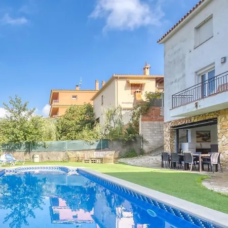Villa Sleeps 18 Pool Wifi