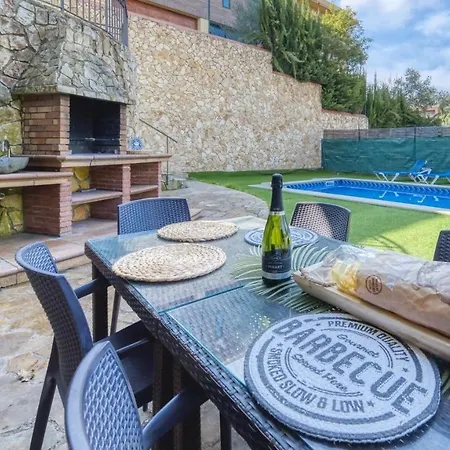 Villa Sleeps 18 Pool Wifi